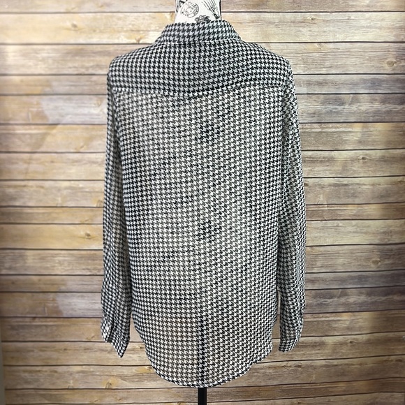 Ricki's sheer button down - Picture 3 of 4